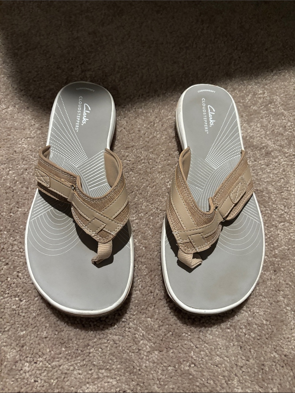 Clarks Cloudsteppers Women's Beige/Tan Strap Sandals - Picture 2 of 3